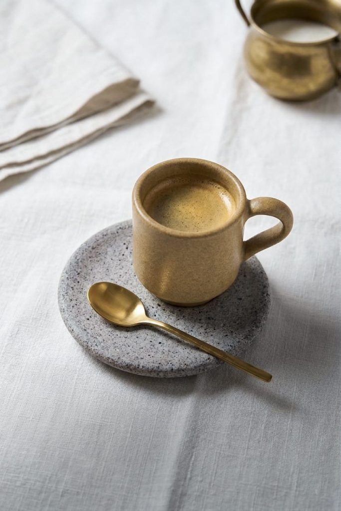Taza espresso marrón claro mate