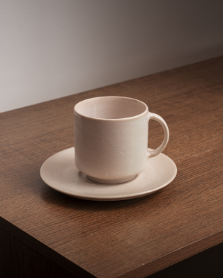 Taza large beige con plato redondo