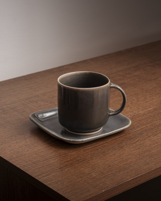 Taza large morada con plato cuadrado