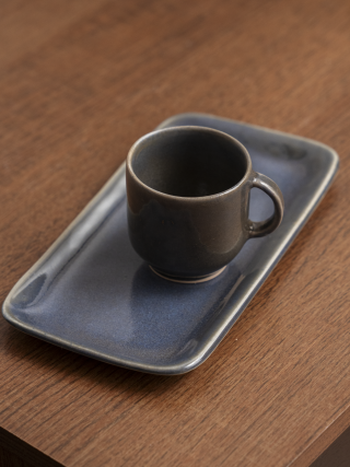 Taza small morada con plato rectangular